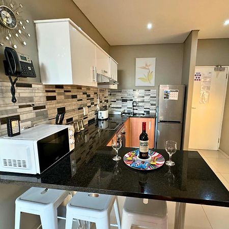 Infinity - Stunning 1 Bedroom Apartment With Sea & Mountain Views Bloubergstrand Exterior foto