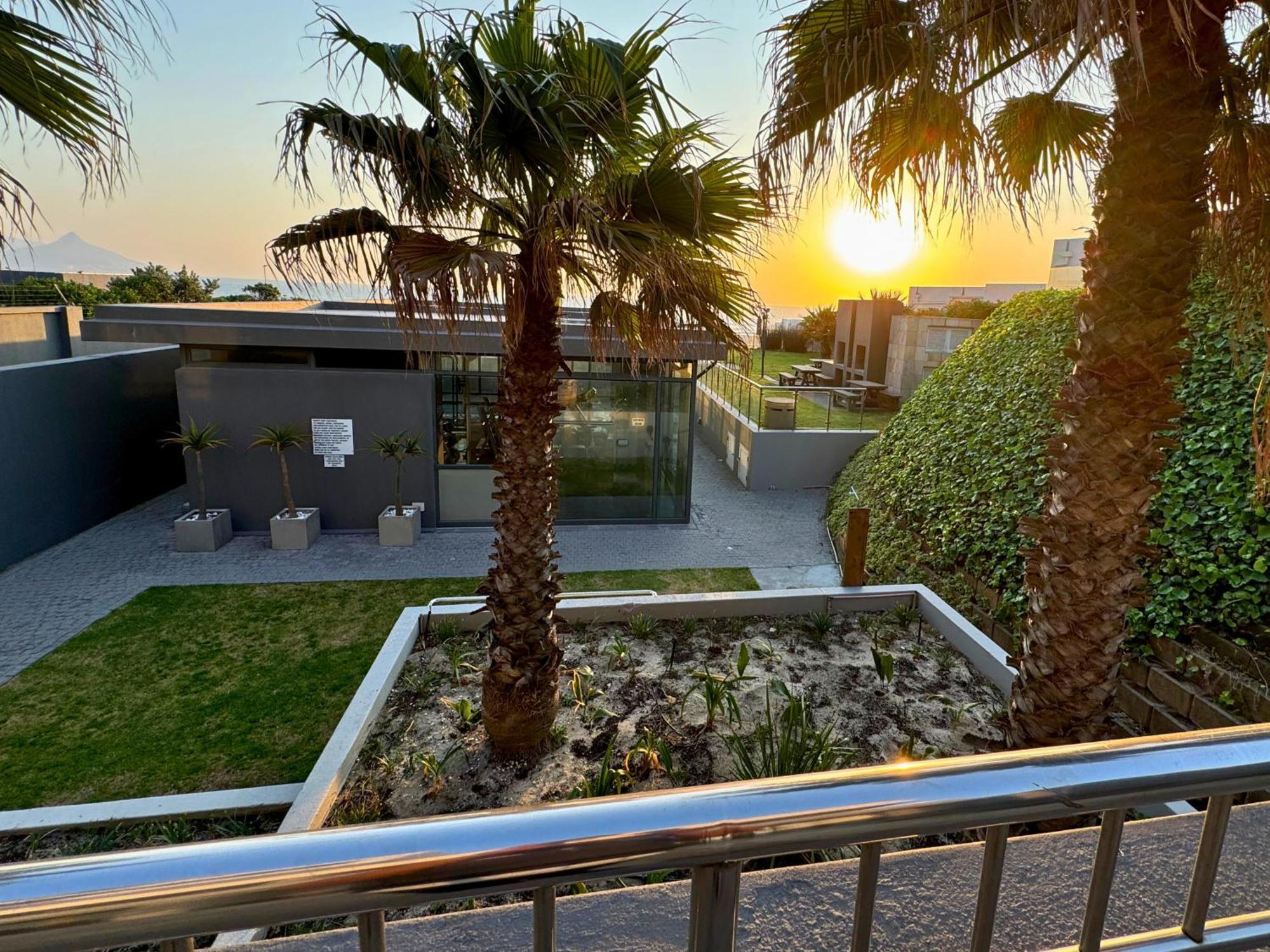Infinity - Stunning 1 Bedroom Apartment With Sea & Mountain Views Bloubergstrand Exterior foto